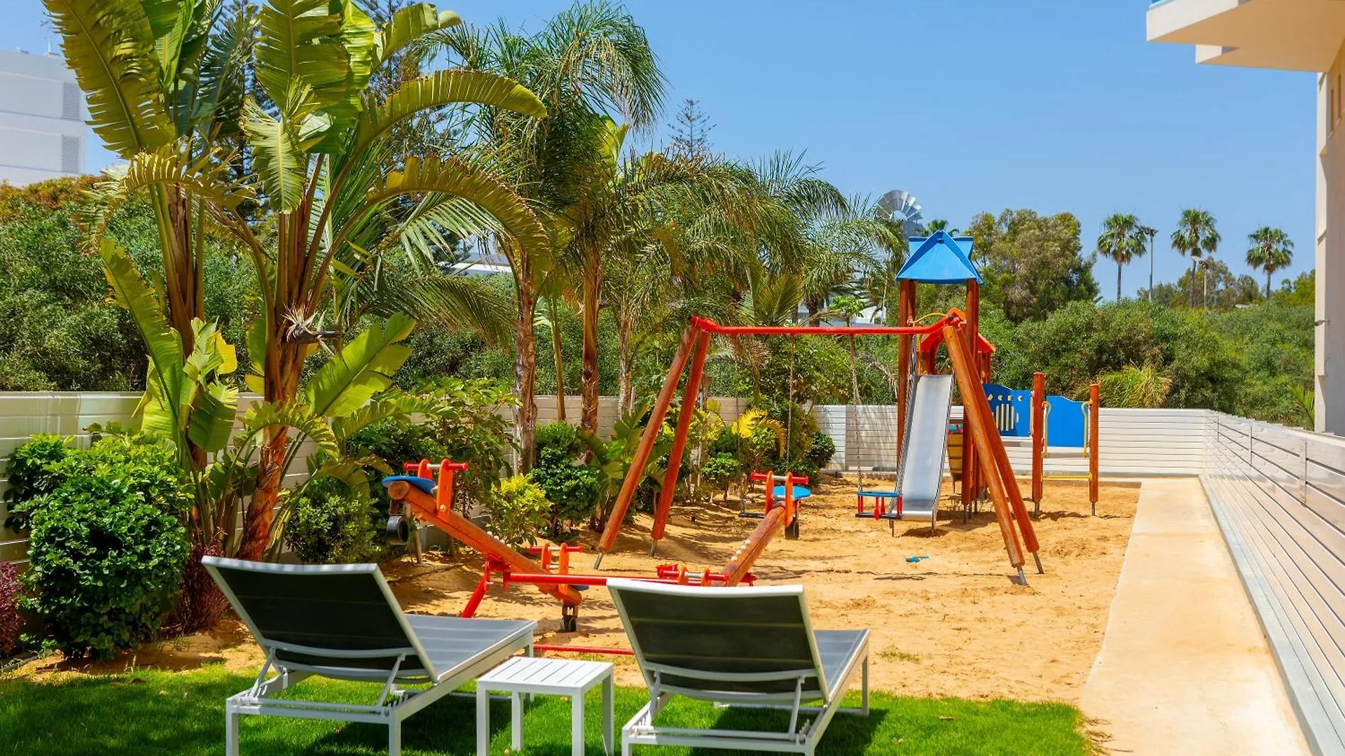 איה נאפה Nissiblu Beach Resort מלון