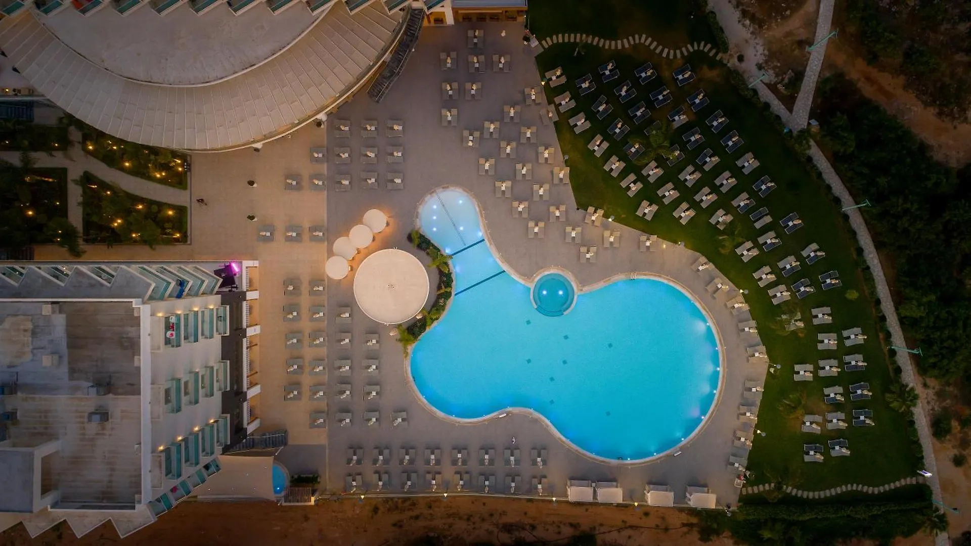 ***** מלון איה נאפה Nissiblu Beach Resort קפריסין