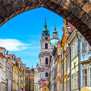 Charles Bridge & Hostel Prag