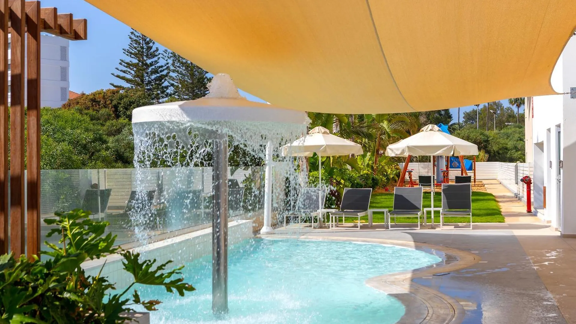 Nissiblu Beach Resort Ayia Napa 5*,  Kypr